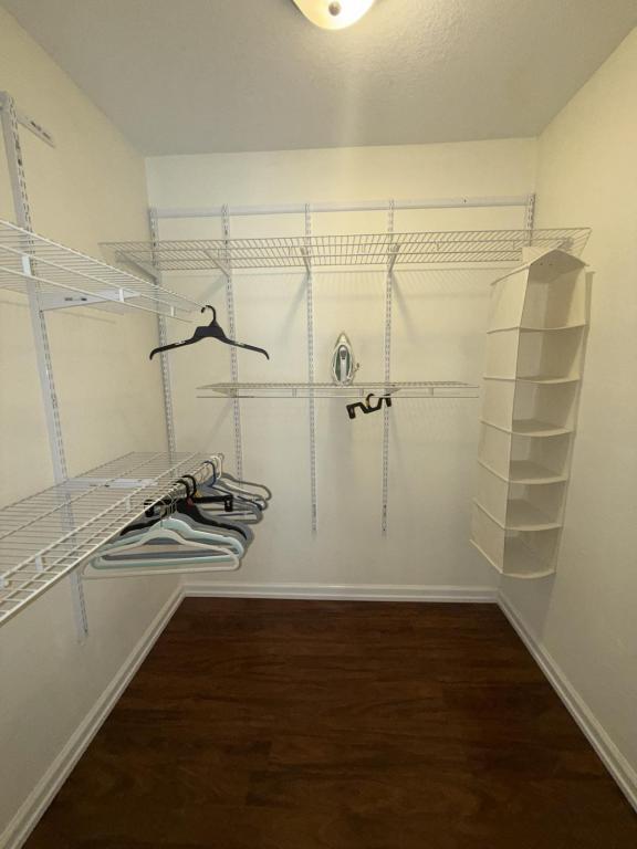 Building Photo - 1131 Century Oaks Dr