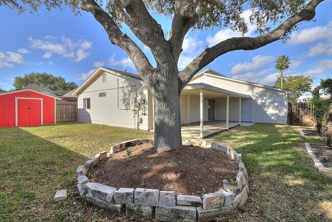 Building Photo - 913 St Timothy St