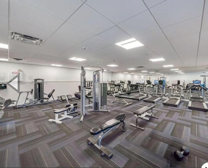 Building Photo - 5439 Verona Dr