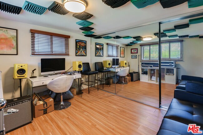 Building Photo - 3740 Lankershim Blvd