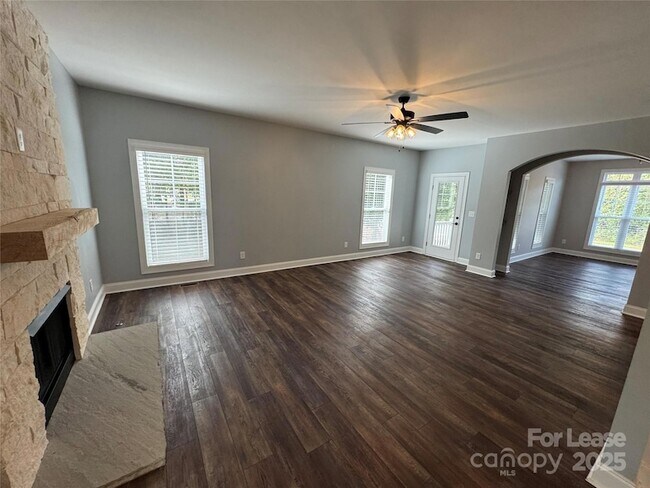 Building Photo - 3011 Waxhaw Crossing Dr