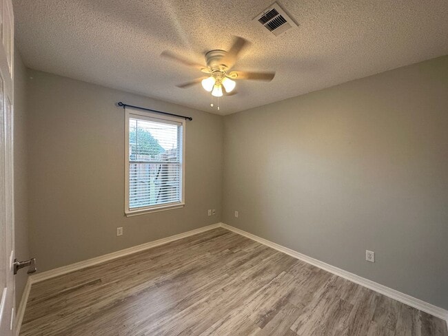 Building Photo - Adorable Home For Rent