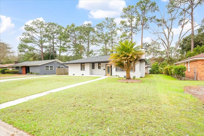 Building Photo - Spacious 3-Bedroom Home in Savannah – Avai...