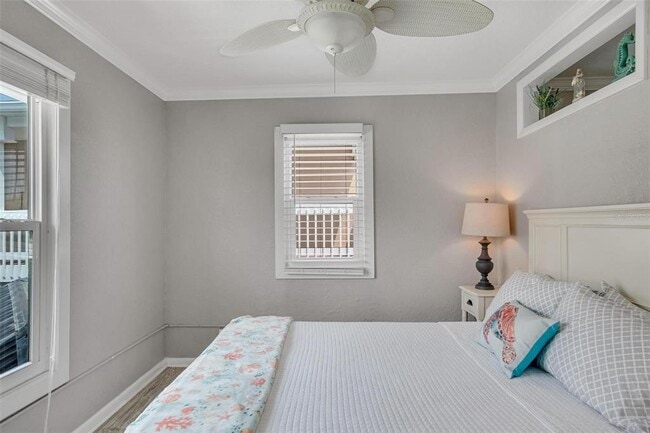 Building Photo - 301 S Central Ave