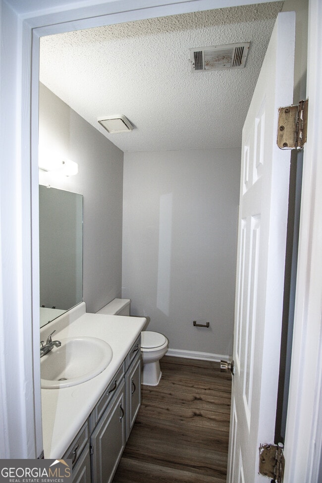 Building Photo - 140 Lanier Dr