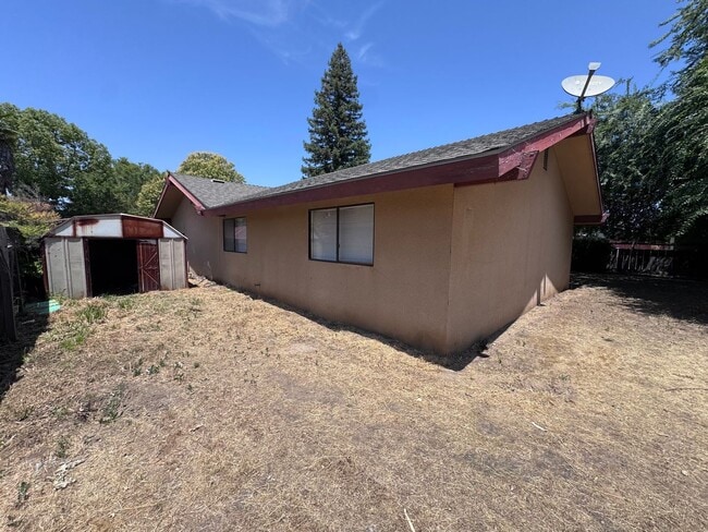 Building Photo - NW Reedley Home Near Shopping Center Rent ...