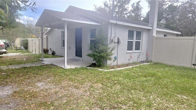 Building Photo - 1601 E Annona Ave