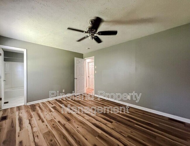 Building Photo - 6151 Wynnwood Dr