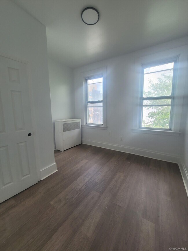 Building Photo - 3553 Holland Ave