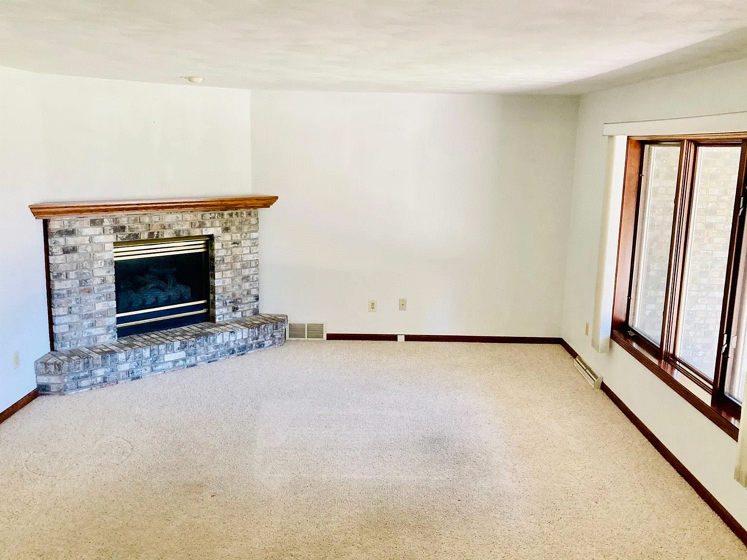 Building Photo - 1752 W Greenlawn Ln