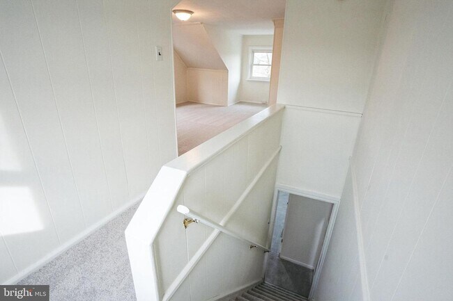 Building Photo - Cute 3 bedroom home