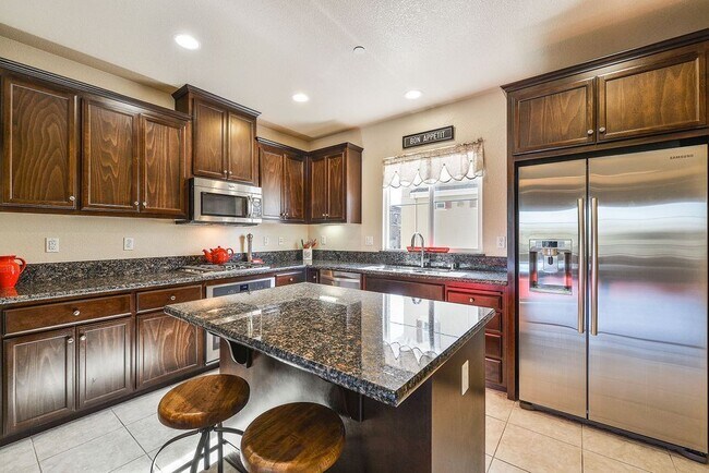 Building Photo - UPDATED LARGE 1600 sq/ft 3BR/3.5BA Central Mtn View Townhome AVAILABLE NOW