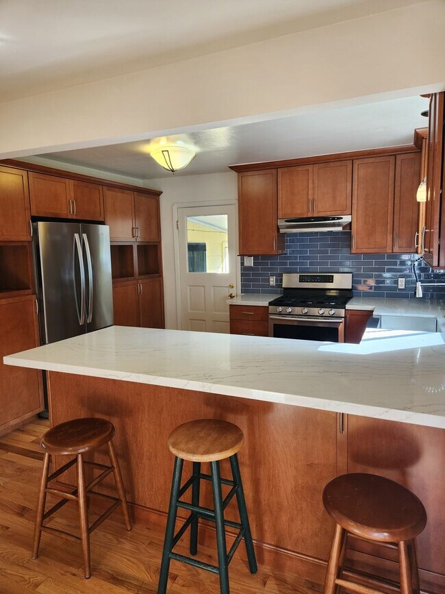 Building Photo - Charming 2 bd, 1 bath near downtown Santa Rosa