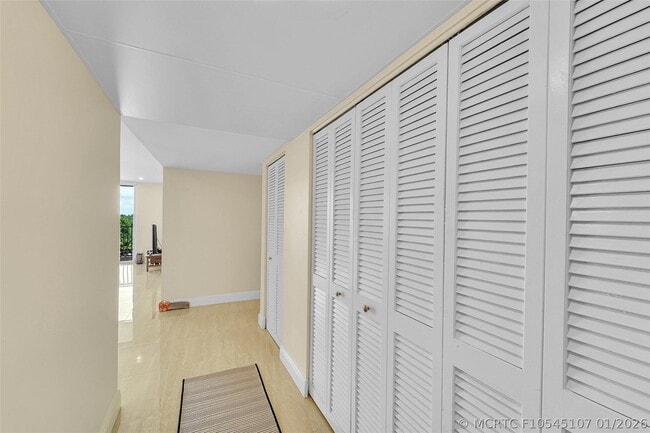 Building Photo - 1401 S Ocean Dr