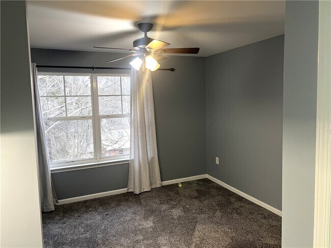 Building Photo - 833 Old Greenville Hwy