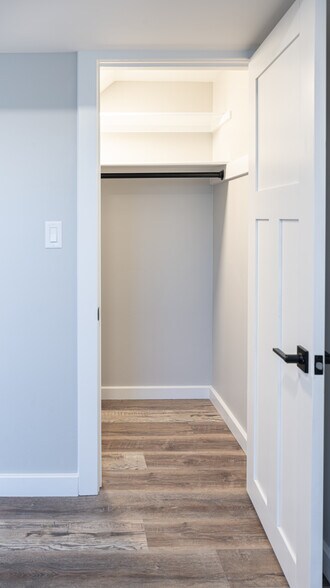 Building Photo - 3250 Midway Ave