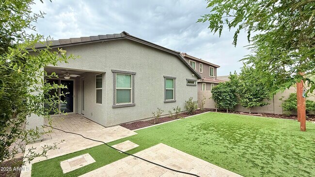 Building Photo - 5420 W Desert Hollow Dr