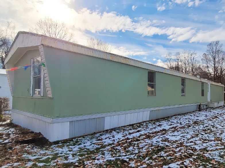 Building Photo - 77 Deerwood Park