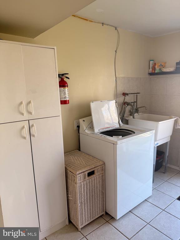 Building Photo - 335 Myrtle Ave