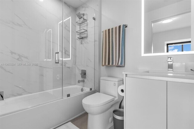 Building Photo - 700 NE 24th St