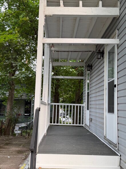 Building Photo - 8 Cenacle Rd