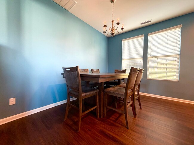 Building Photo - Updated 3BR Townhome | Community Pool, Gym, Pickleball, & Tennis Courts | Easy RTP Access