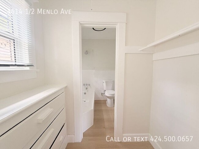 Building Photo - 6614 1/2 Menlo Ave-