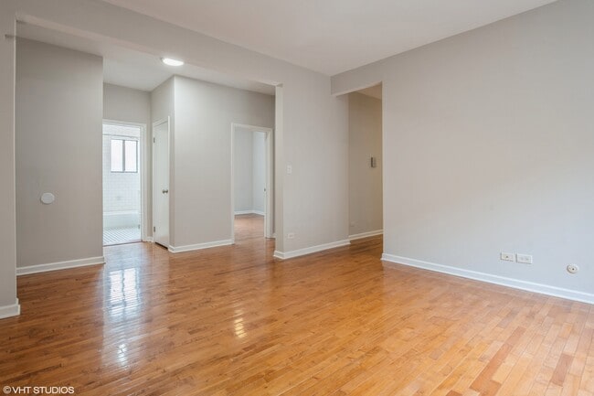 Building Photo - 808 W Lakeside Pl