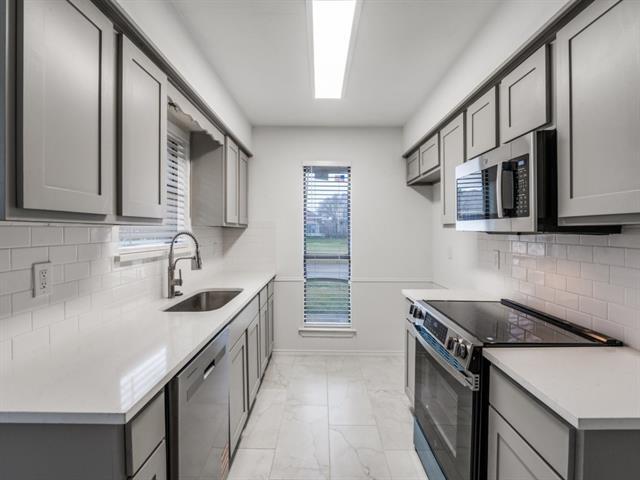 Building Photo - 2035 Avignon Dr