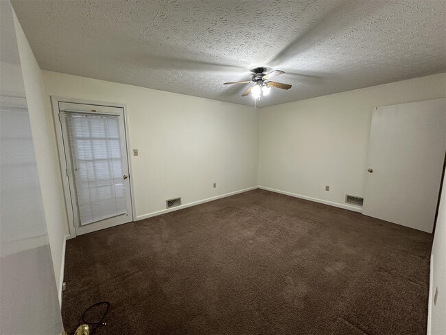 Building Photo - 722 Geronimo Way