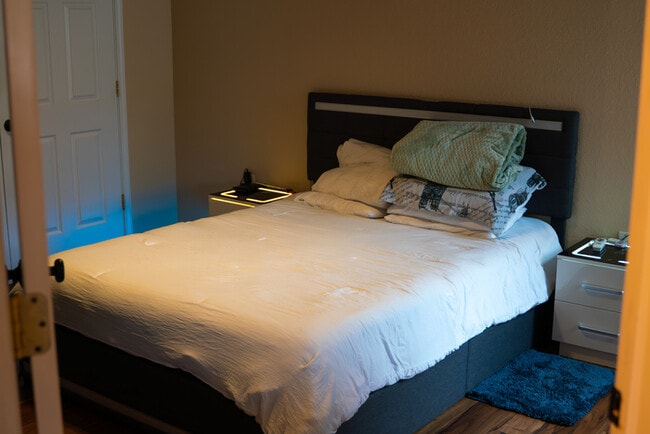 Building Photo - 2 bed 2 bath Condo