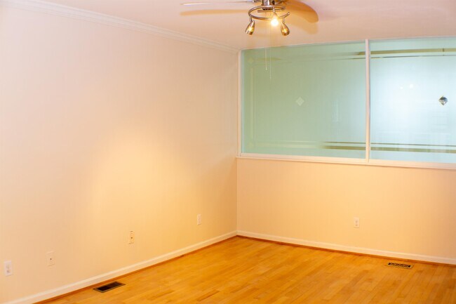 Building Photo - 115 London Plain Ct