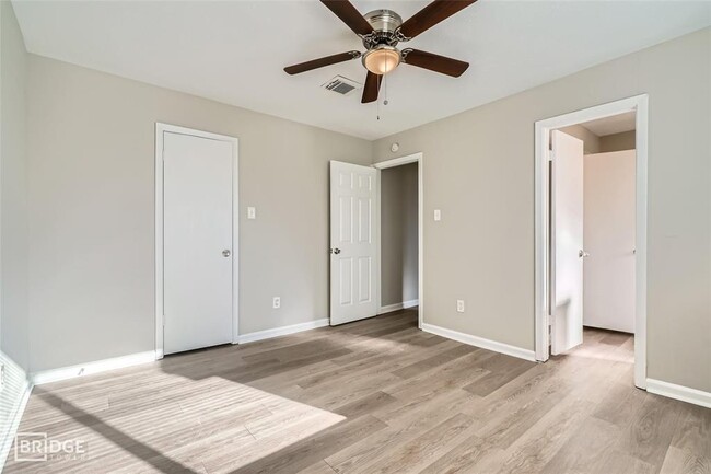 Building Photo - 2801 Custer Dr