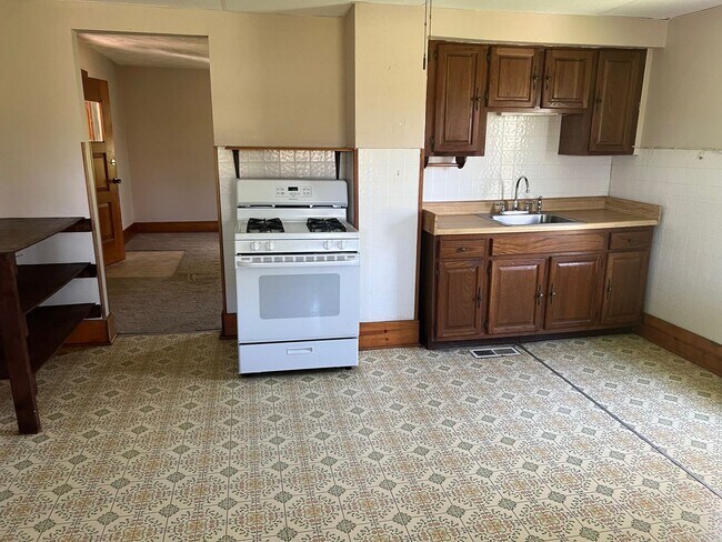 Building Photo - Spacious 2 bedroom house in Penn Hills!!!