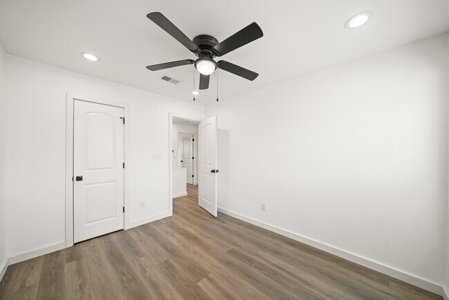 Building Photo - 4428 Stanford Ct