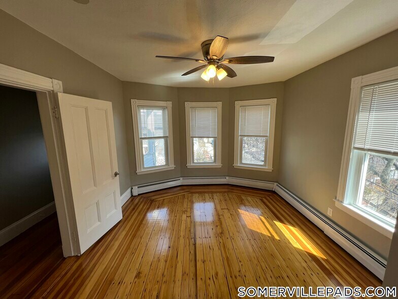 Building Photo - 2 Gilson Terrace