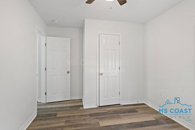 Building Photo - 340 Hiller Dr