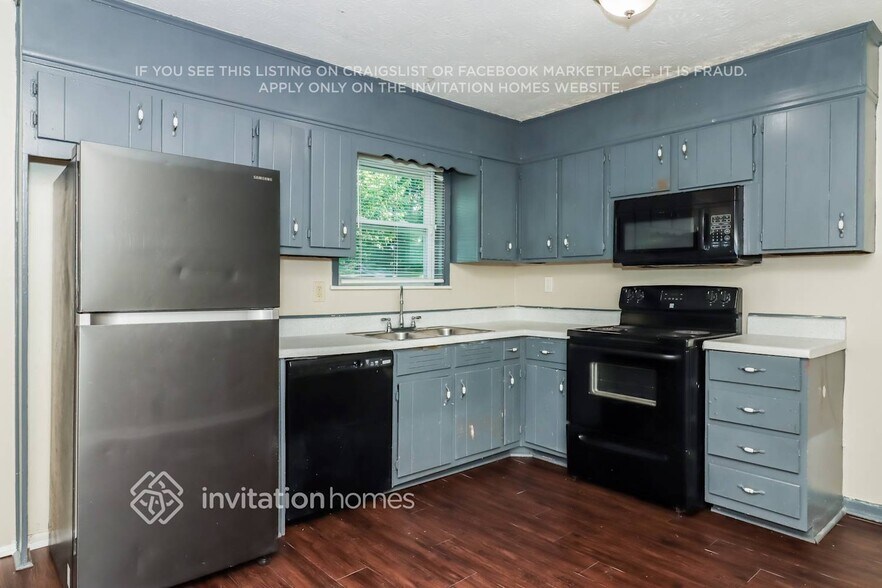 Building Photo - 3890 Benchmark Dr