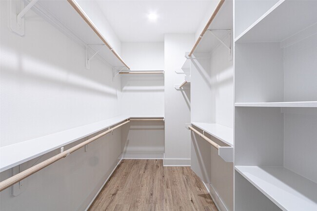 Building Photo - 6814 Burkett St.