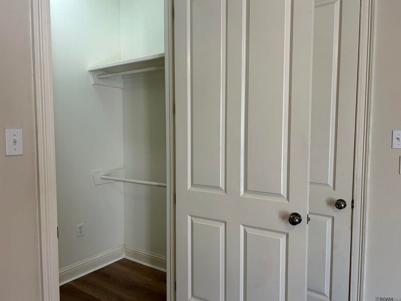 Building Photo - 2137 S Commerce Ave