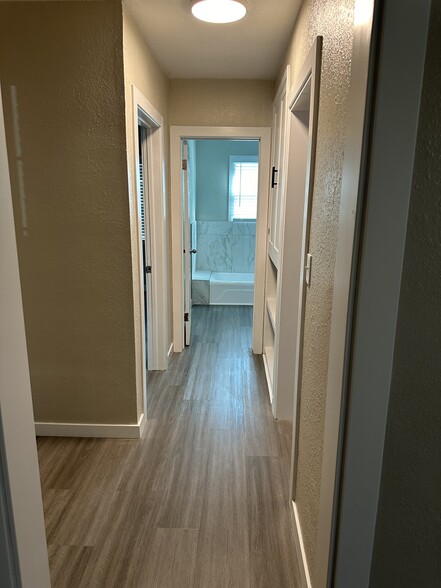 Hallway - 10526 S Budlong Ave