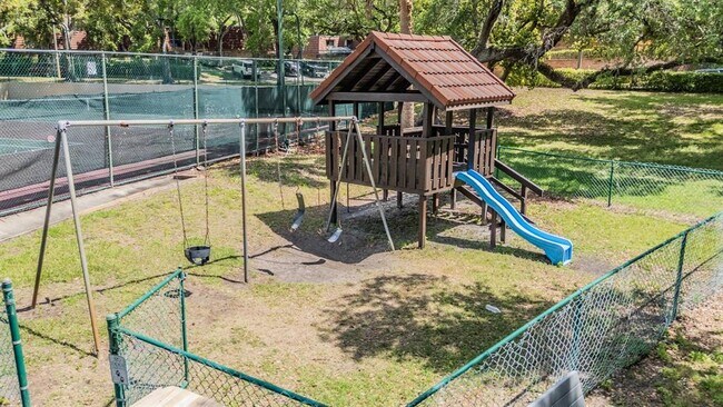 Building Photo - 2710 4th Ct