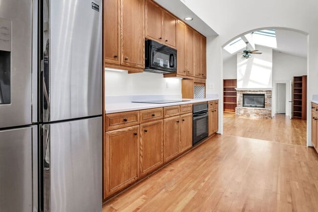Building Photo - Great detached Home in Pacific Beach! Avai...