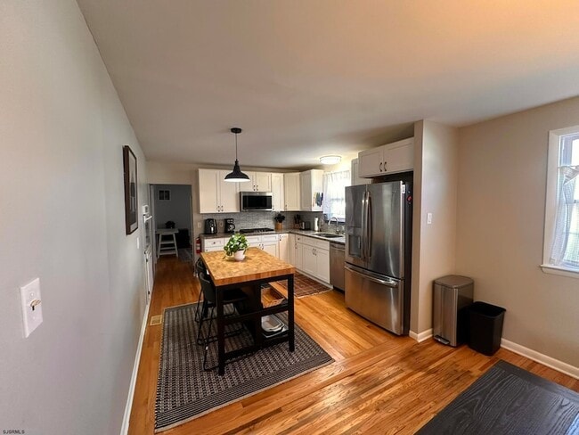 Building Photo - 611 N Delavan Ave