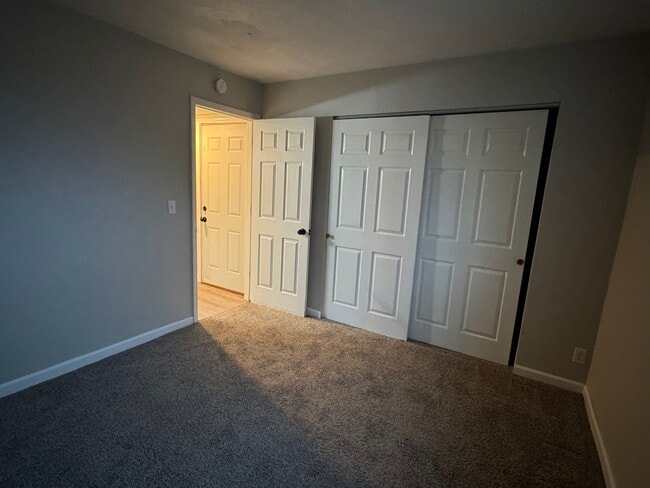 Building Photo - 3240 Heatherton Dr