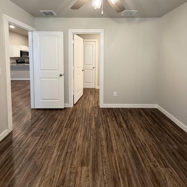 Building Photo - 2108 N Jayton Ave