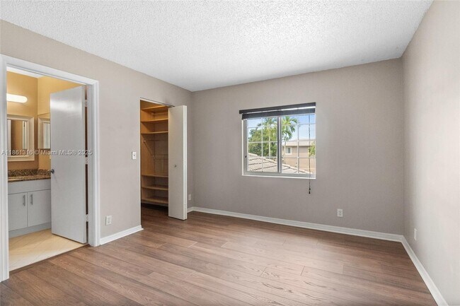 Building Photo - 2082 Madeira Dr