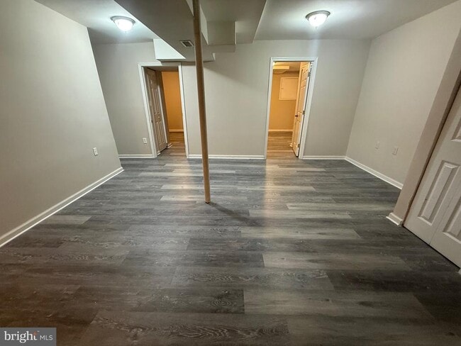 Building Photo - 118 Middle Point Ct