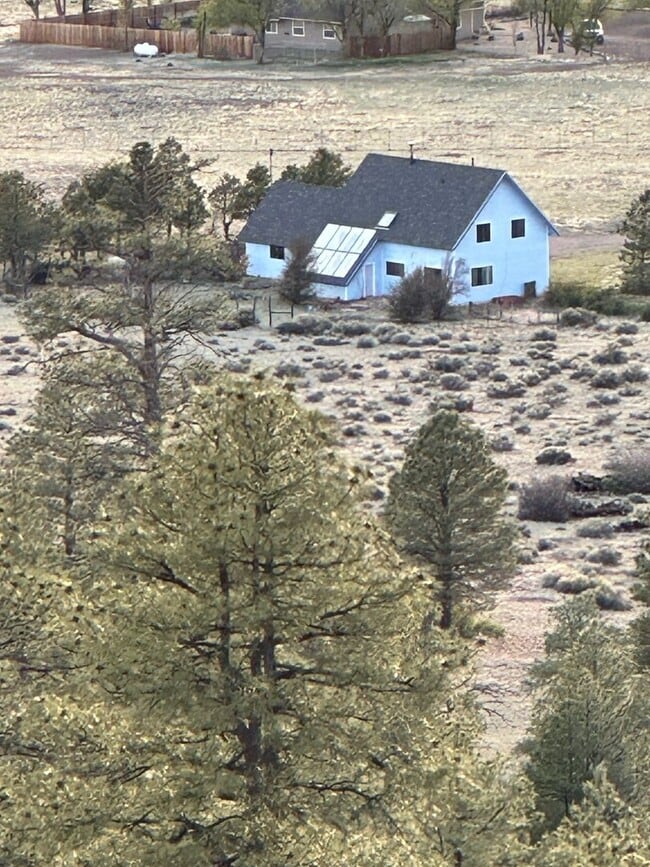Building Photo - wonderful 3 bedroom home in serene setting