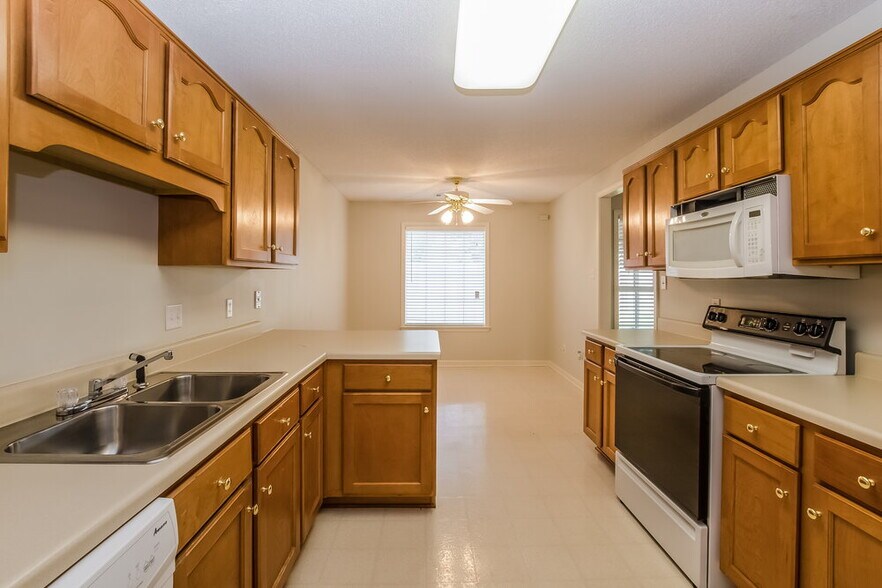 Building Photo - 5041 Thornebrook Cove